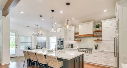 Pool & Hot Tub: Family-friendly Houston Area Home!