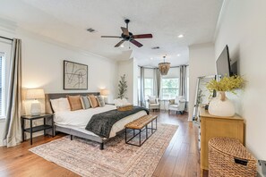 Interior - Pool & Hot Tub: Family-friendly Houston Area Home! (Manvel)