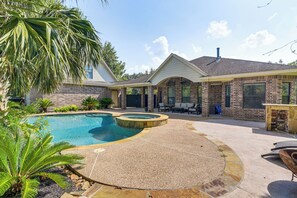 Interior - Pool & Hot Tub: Family-friendly Houston Area Home! (Manvel)