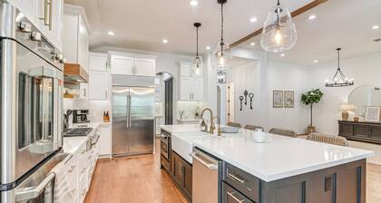 Pool & Hot Tub: Family-friendly Houston Area Home!