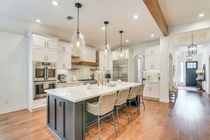 Interior - Pool & Hot Tub: Family-friendly Houston Area Home! (Manvel)