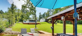 Lake Sinclair Escape: Screened Porch, Modern Style