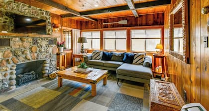 Walk to Houghton Lake: Fire Pit, Grill & More!