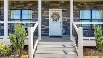 House (5 Bedrooms) | Interior