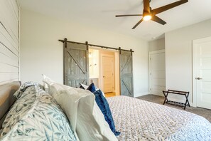 House (5 Bedrooms) | Interior