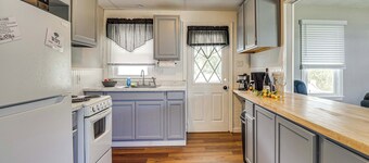 3 Mi to Dtwn & Flood Museum: 'cozy Q Cottage'