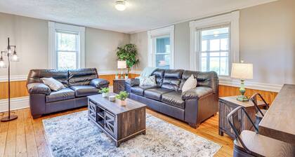 < 1 Mi to Lake: Mtn-view Cabin w/ Porch in Newport