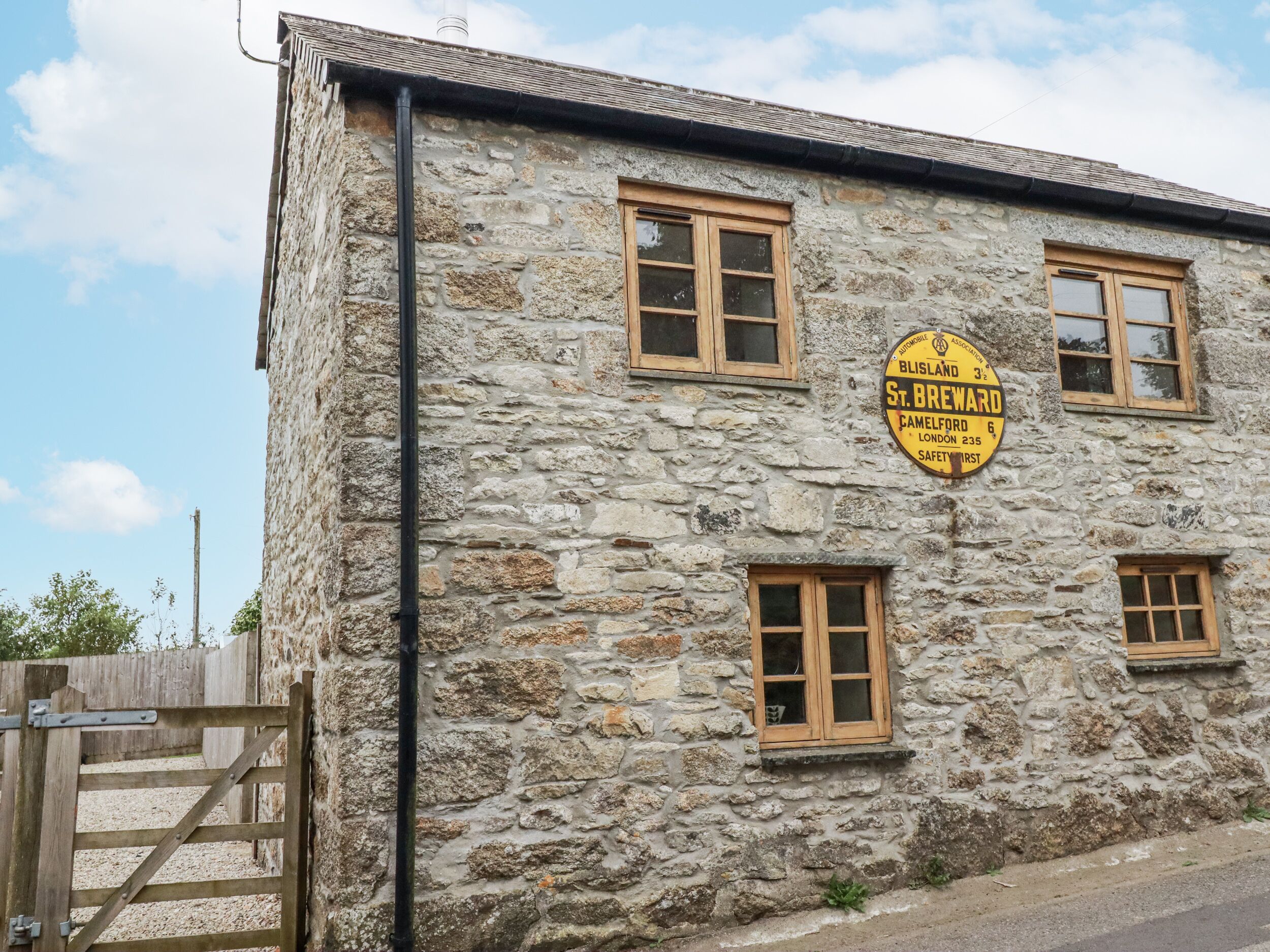 المنشأة من الخارج