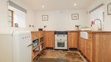 Batterie de cuisine, vaisselle et ustensiles