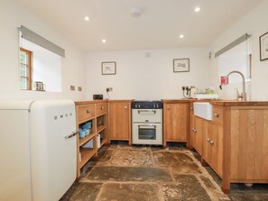 Cookware/dishes/utensils - The Old Dairy (Bodmin)