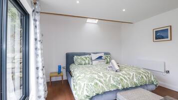 1 bedroom, individually decorated, individually furnished, free WiFi