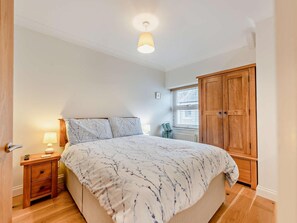 3 quartos, berço de viagem, acesso à internet, roupa de cama