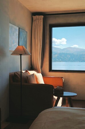 Standard Double Room, Sea View | Living area | 42-inch TV with cable channels
