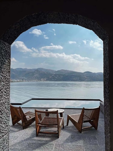 Dali Shuanglang Anqi'erhai Resort Hotel