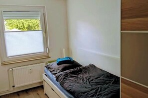 2 bedrooms, iron/ironing board, Internet, bed sheets