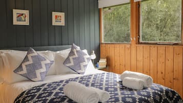 2 bedrooms, individually decorated, individually furnished, free WiFi