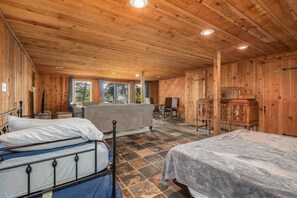 3 habitaciones, tabla de planchar con plancha, wifi y ropa de cama 