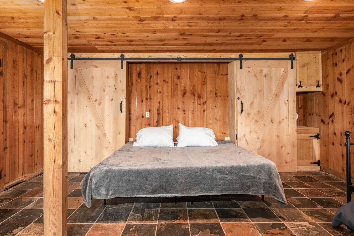 3 chambres, fer et planche à repasser, Wi-Fi, draps fournis