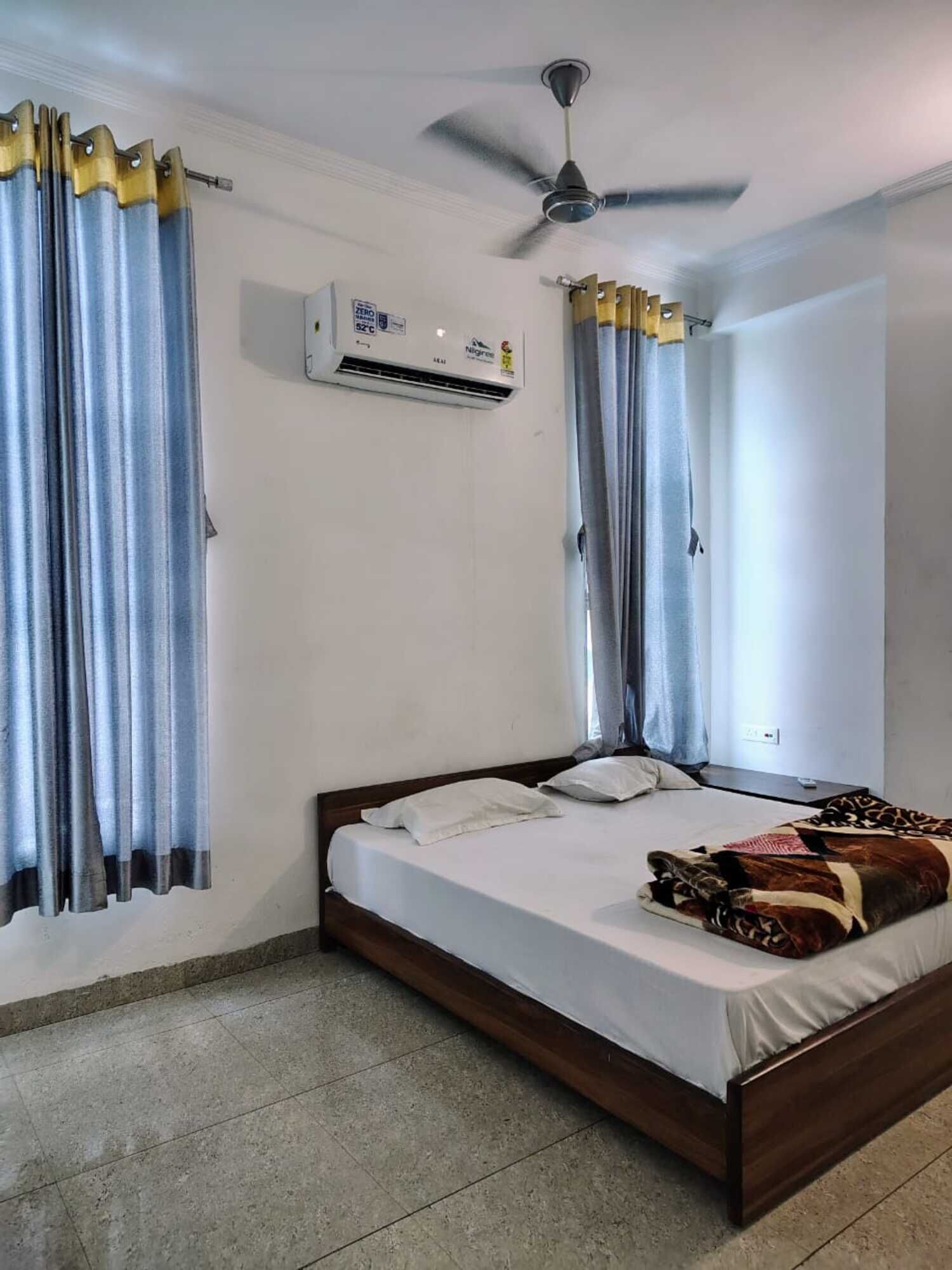 Deluxe Room, Air conditioning | Desk, rollaway beds, bed sheets