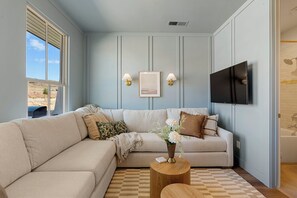 TV - Chateau Bleu: Desert Color Lagoon + Beaches (St. George)
