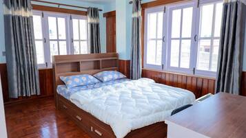 9 slaapkamers, een strijkplank/strijkijzer, wifi, beddengoed