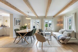 Smart TV, books - House with 4 Bedrooms – Near Arendal City with Private Parking for 1 car (Agder)