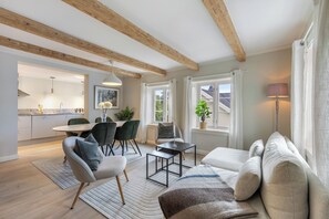 Smart TV, books - House with 4 Bedrooms – Near Arendal City with Private Parking for 1 car (Agder)
