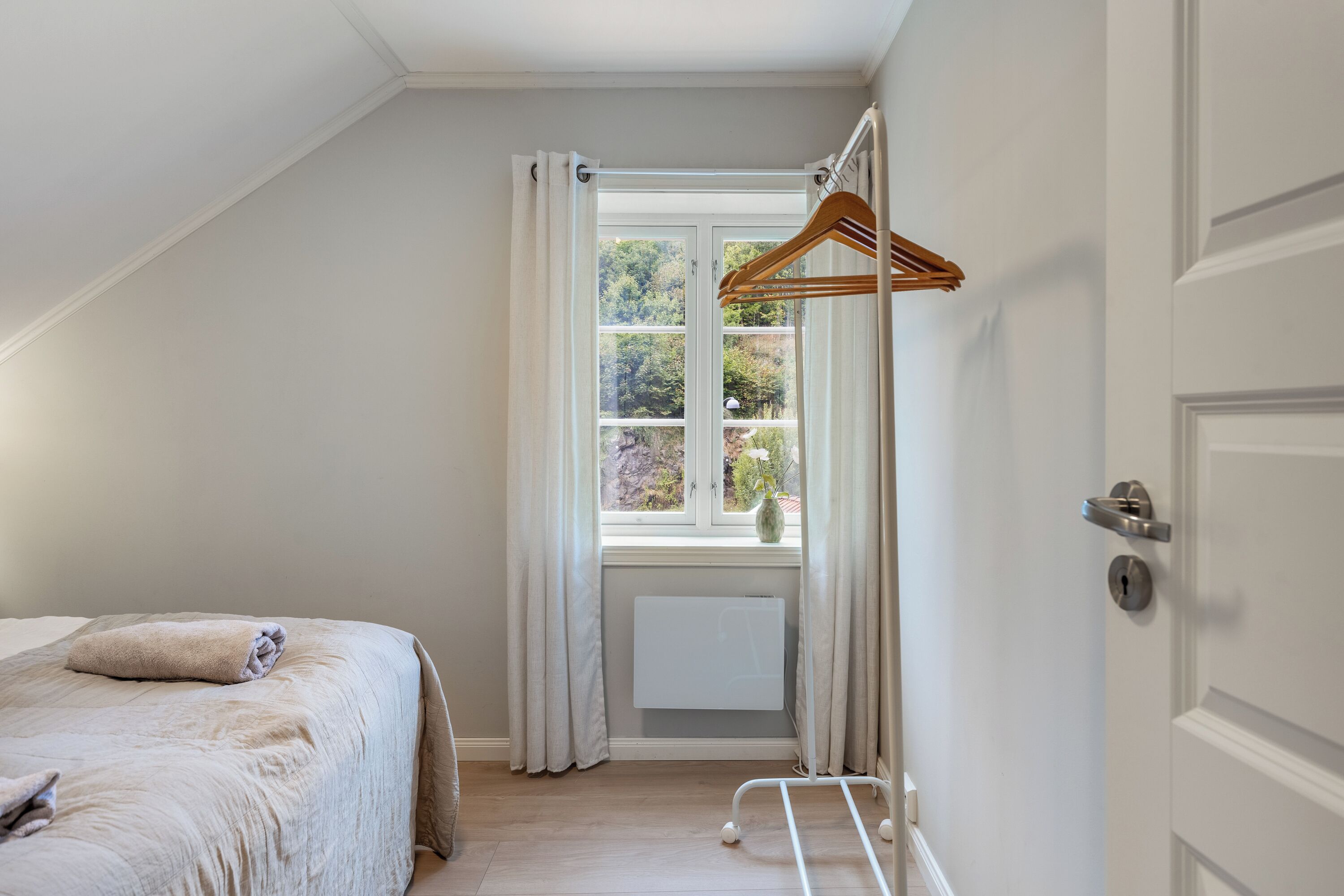 3 soverom, skrivebord, strykejern/-brett og wi-fi (inkludert)