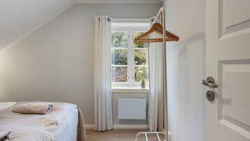 3 soverom, skrivebord, strykejern/-brett og wi-fi (inkludert)