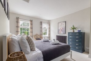 5 bedrooms, desk, iron/ironing board, free WiFi