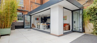 Stylish 5-Bed Townhouse in Prime Leamington Spa