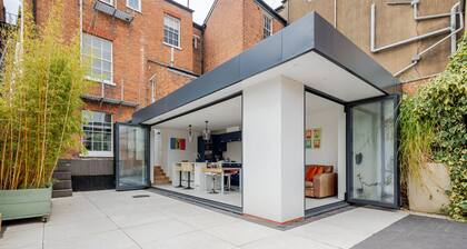 Stylish 5-Bed Townhouse in Prime Leamington Spa