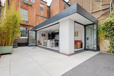 Stylish 5-Bed Townhouse in Prime Leamington Spa