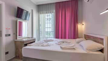 Standard Room | Hypo-allergenic bedding, iron/ironing board, free WiFi