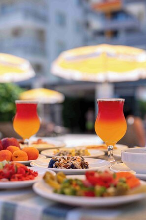 A table with various dishes and drinks, likely a buffet or meal setting. - BEST ALANYA OTEL (Alanya)