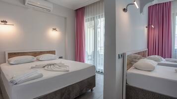 Hypo-allergenic bedding, iron/ironing board, free WiFi