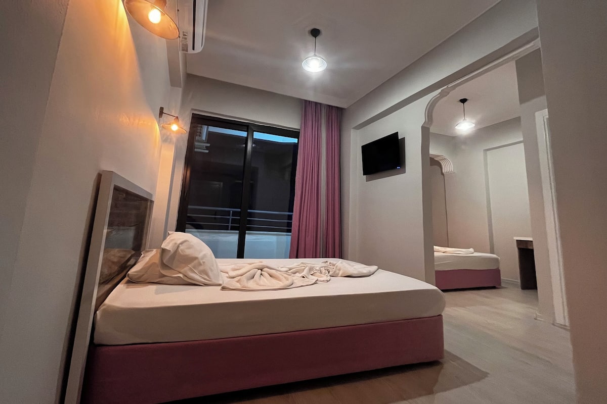 Hypo-allergenic bedding, iron/ironing board, free WiFi