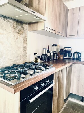 Un four, surface de cuisson