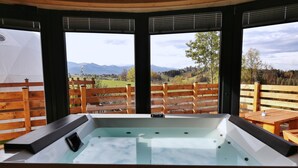 Glamp z jacuzzi i widokiem na góry | อ่างสปาส่วนตัว
