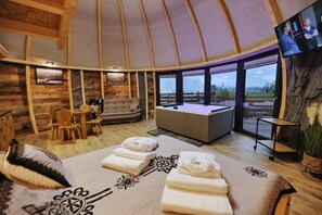 Glamp z jacuzzi i widokiem na góry | Living area - Tatry Mountain Glamp z jacuzzi (Bukowina Tatrzanska)