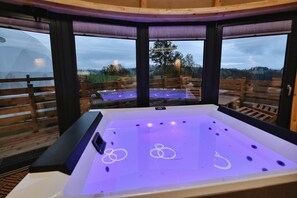 Private spa tub