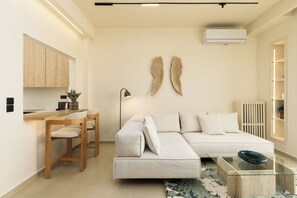 Apartamento, 2 quartos, sacada, vista para o mar | Cortinas blackout, quartos à prova de som, ferros/tábuas de passar roupa