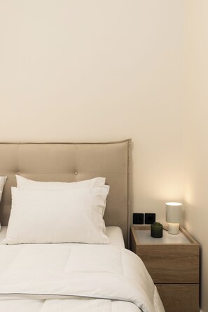 Apartamento, 2 quartos, sacada, vista para o mar | Cortinas blackout, quartos à prova de som, ferros/tábuas de passar roupa