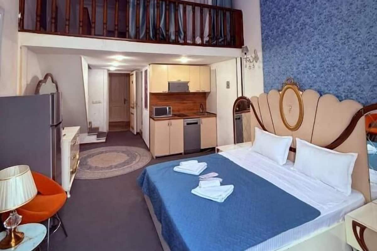 Minibar, wifi gratis y ropa de cama