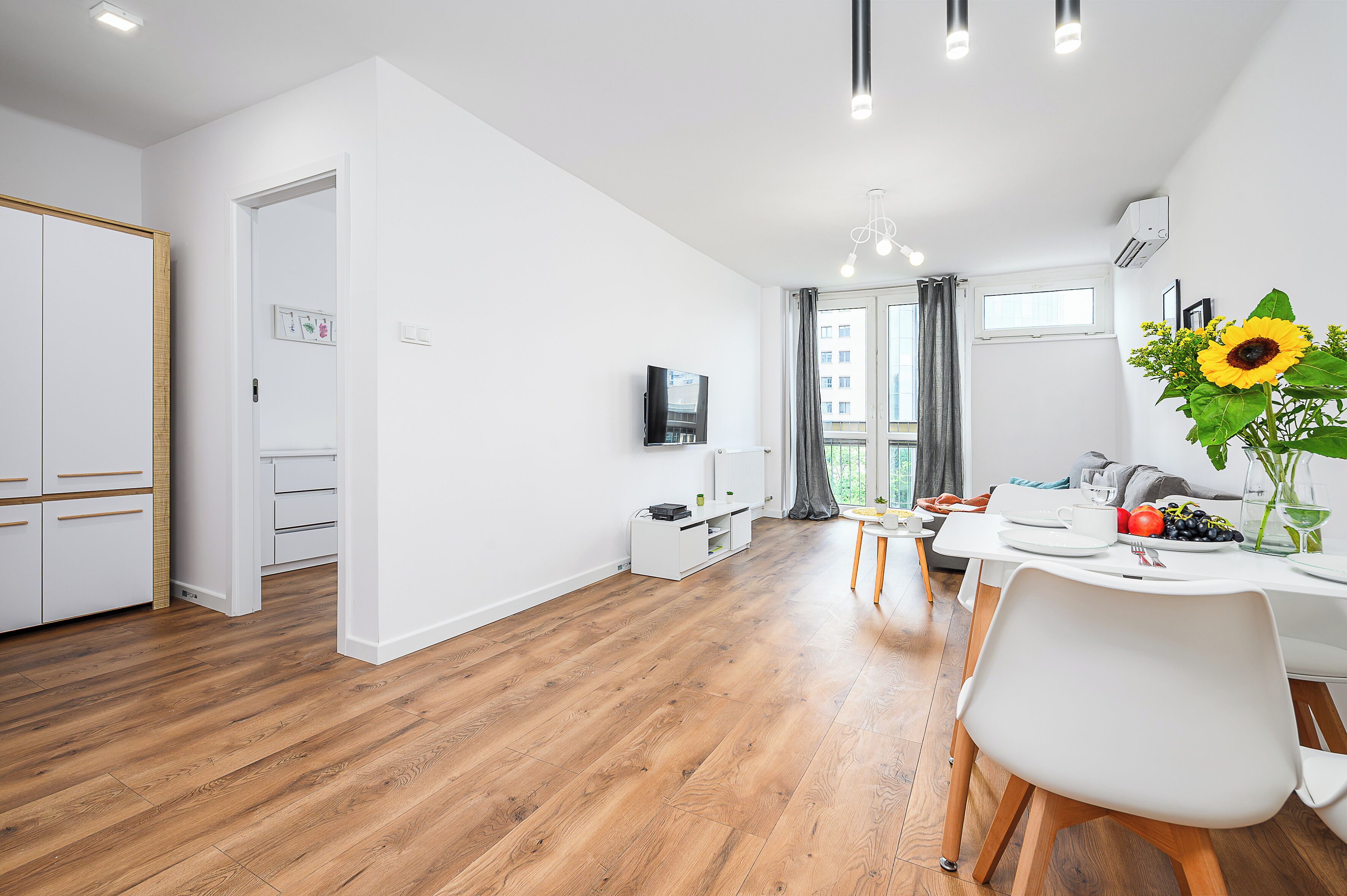 Planxa i posts de planxar i wifi gratuïta 