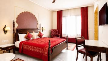 Suite | Egyptian cotton sheets, premium bedding, laptop workspace, free WiFi