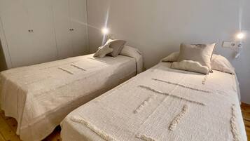 3 chambres, fer et planche Ă repasser, Wi-Fi, draps fournis