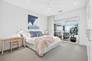 6 bedrooms, iron/ironing board, WiFi, bed sheets - 7 Boomer Drive, Port Elliot (Port Elliot)