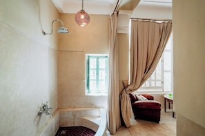 Chambre Musique | Bathroom shower