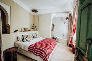 Chambre Musique | In-room safe, free WiFi